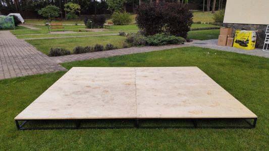 Подіум прямокутний металевий 3 Х 2.5 м.