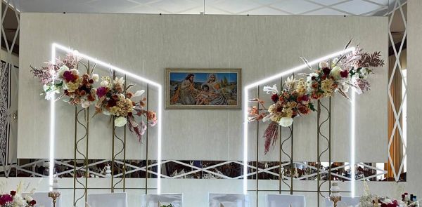 Металева конструкція зі світлом 2.6