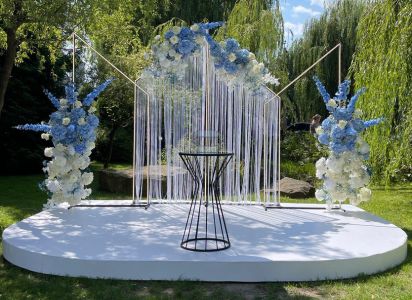 Металеві конструкція з світлом